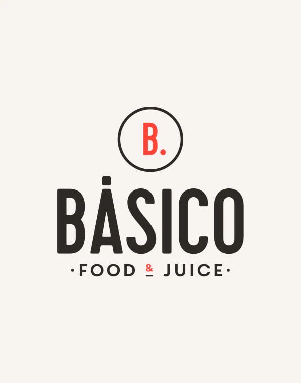 Logotipo primario de Básico: la B. roja en un círculo, arriba de la palabra BÁSICO y de «FOOD & JUICE».